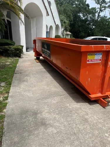 Local junk removal service in Oak Ridge, FL
